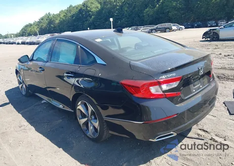 2018 Honda Accord Touring z USA, uszkodzony, nr VIN 1HGCV1F92JA026252